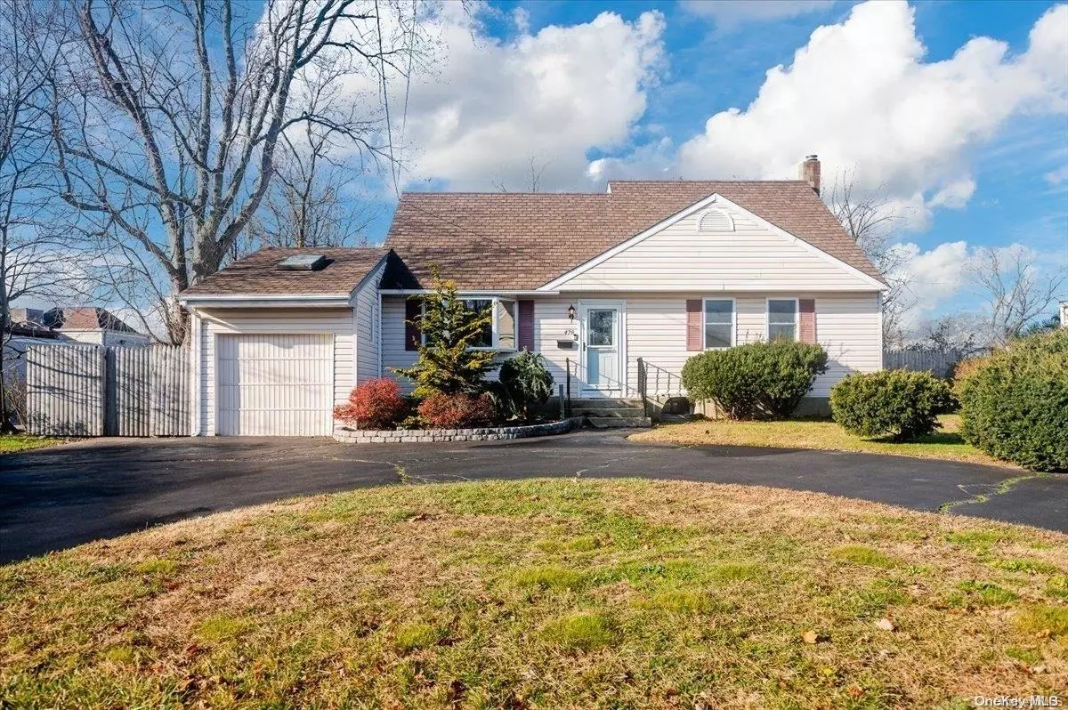 West Islip, NY 11795,470 Keith LN