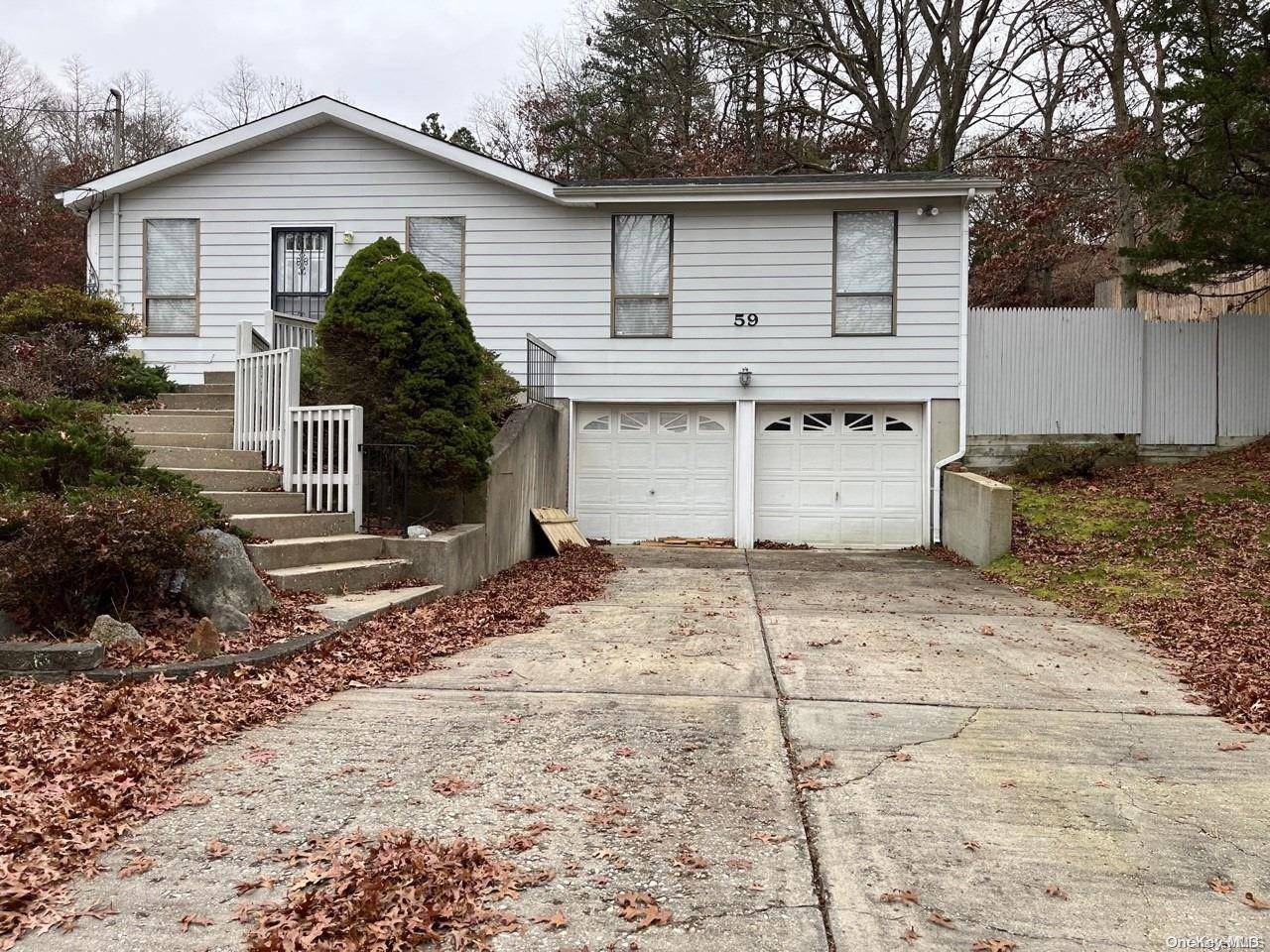 59 Breeze AVE, Ronkonkoma, NY 11779