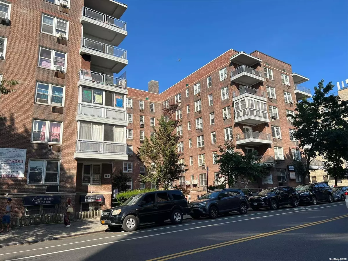 Flushing, NY 11355,43-43 Kissena BLVD #111