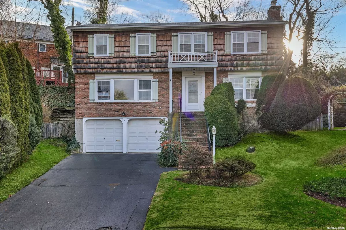 Manhasset, NY 11030,3 Wedgewood CT