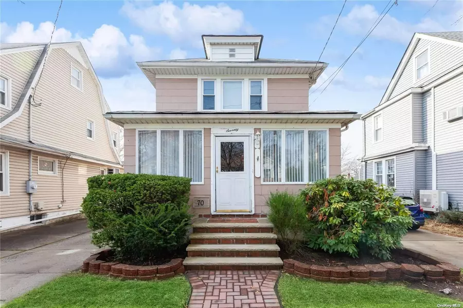 70 Holland AVE, Floral Park, NY 11001