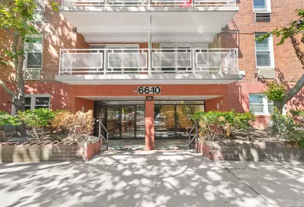 66-10 Thornton PL #3E,  Rego Park,  NY 11374