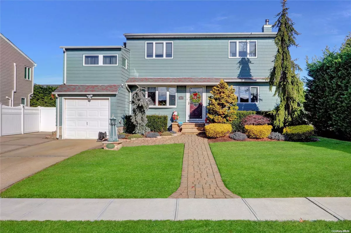 Seaford, NY 11783,3817 Cordwood LN