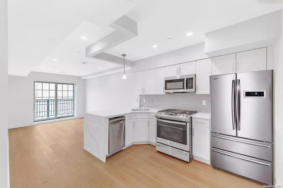 Long Island City, NY 11102,23-23 30th RD #4D