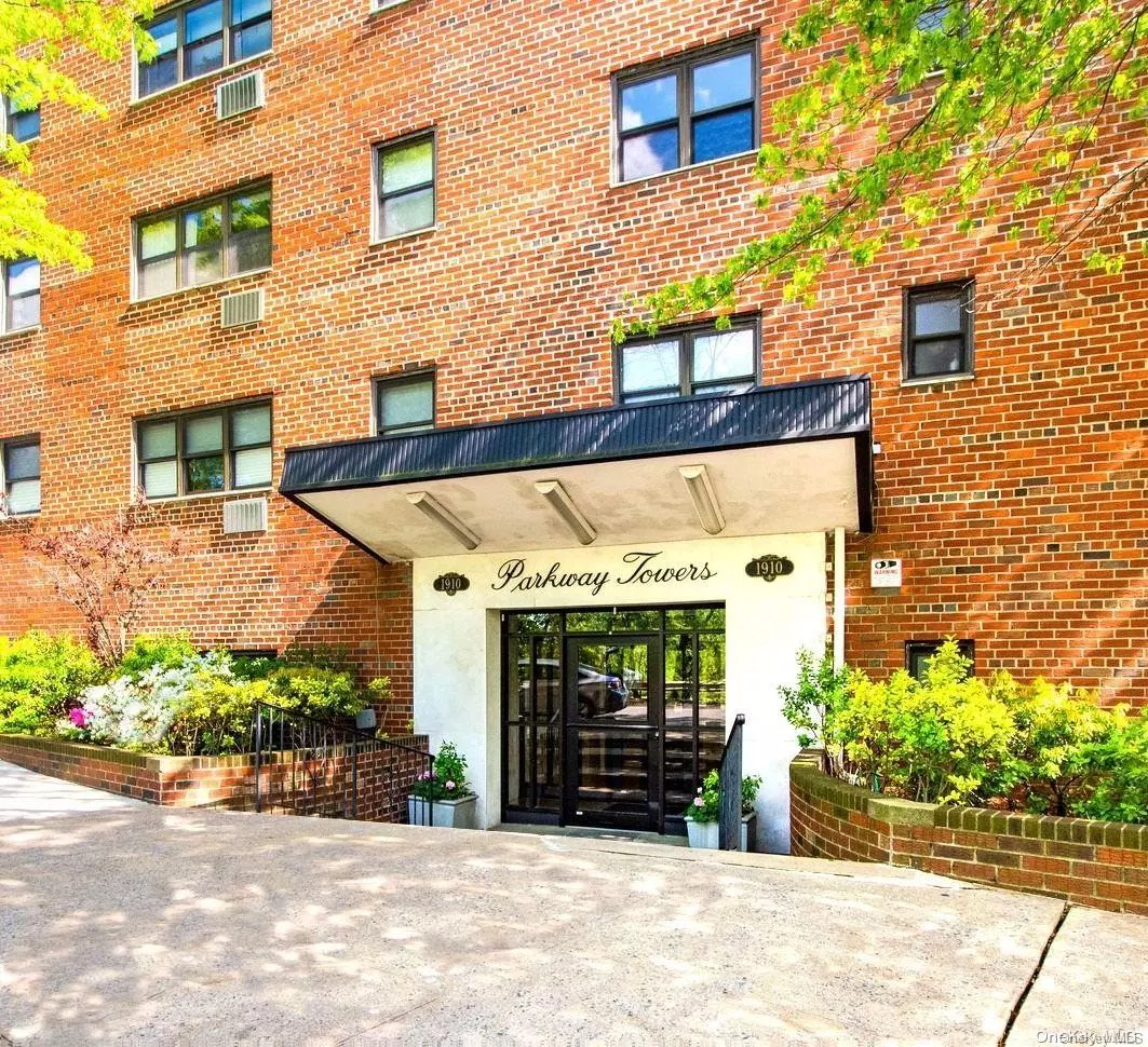 Bronx, NY 10461,1910 Pelham Parkway S #2A