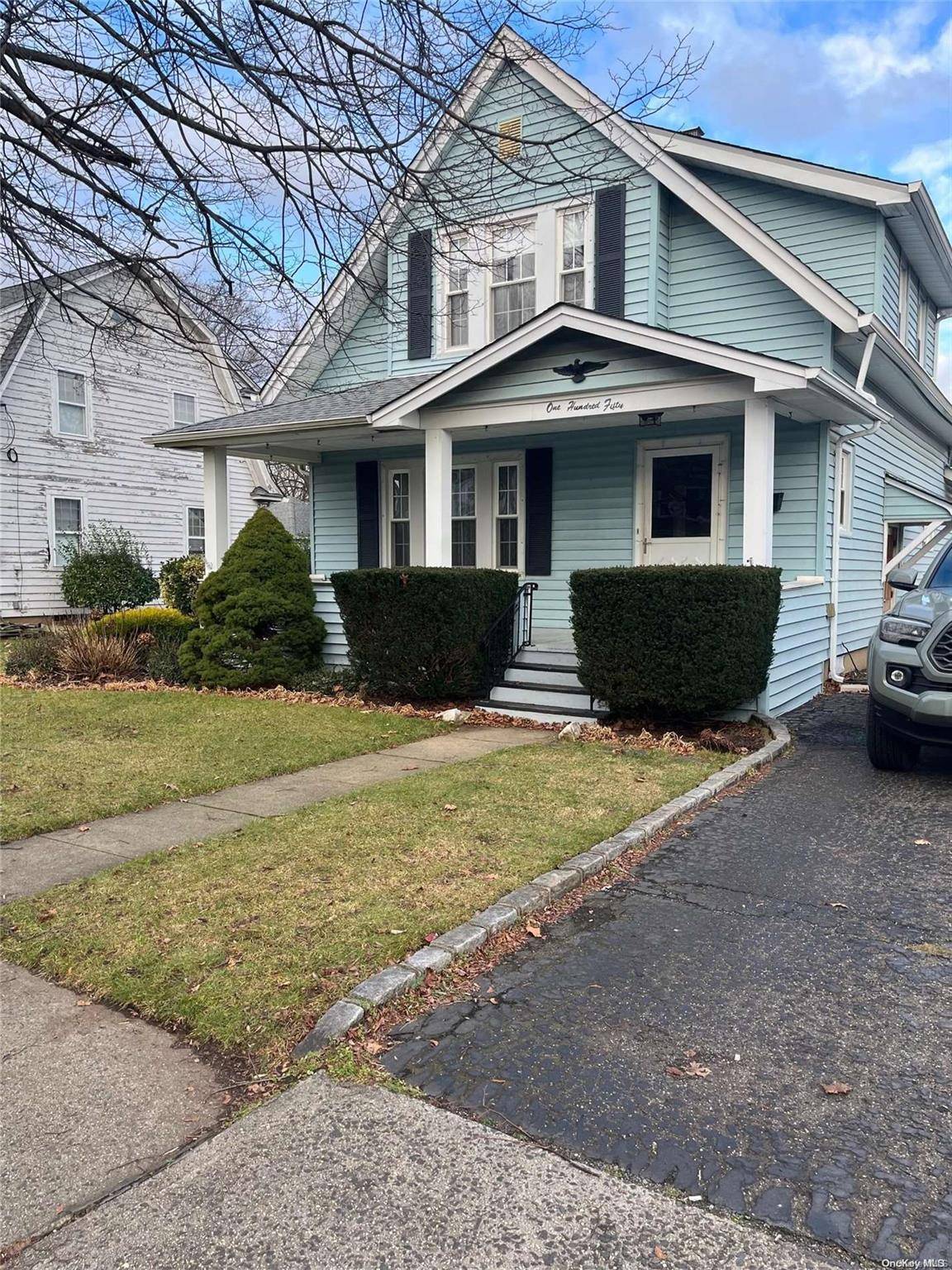 150 W Marie ST, Hicksville, NY 11801