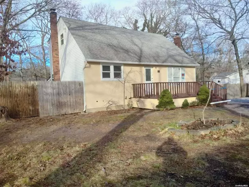 41 Eleanor AVE, Mastic, NY 11950