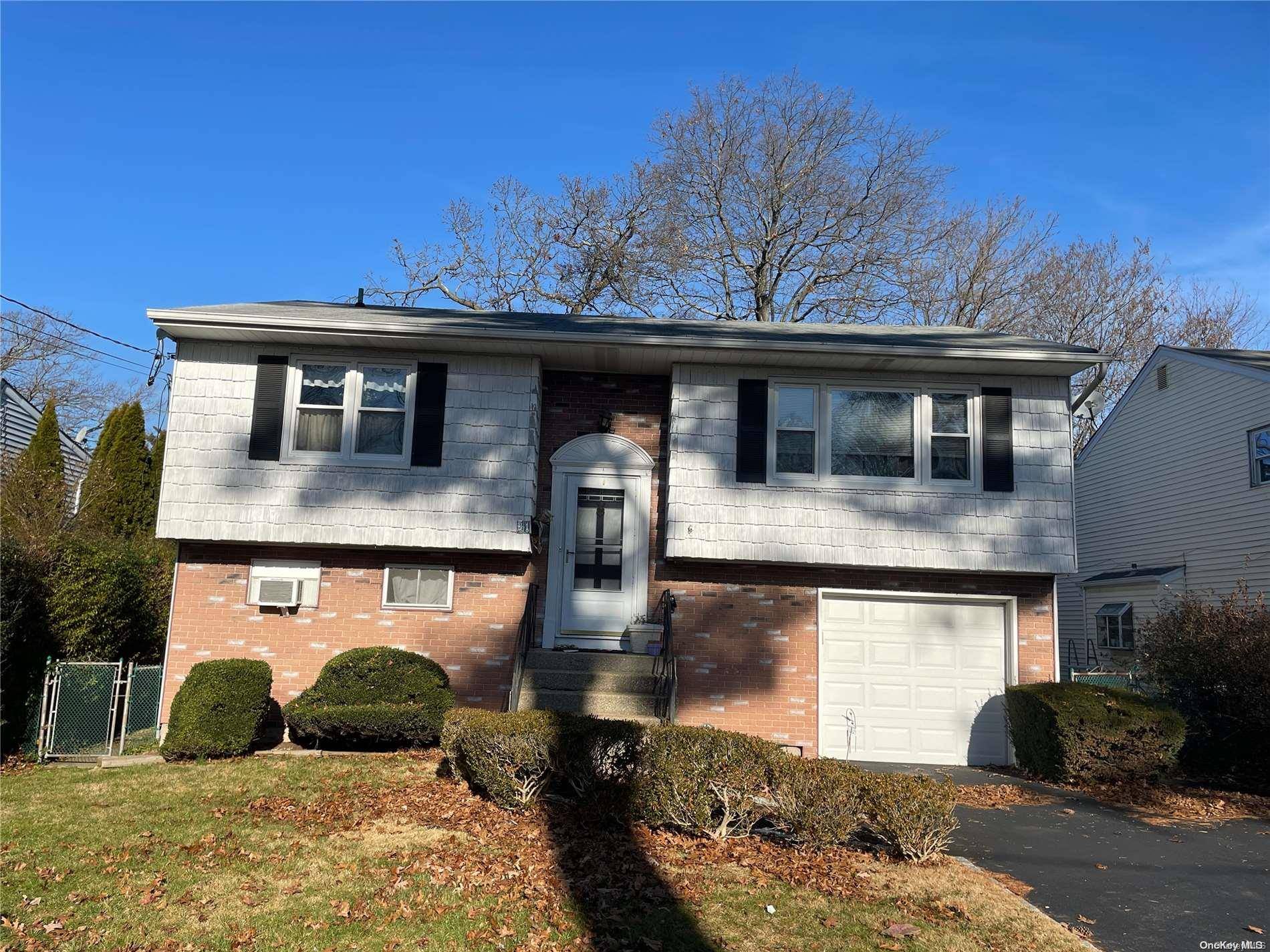 21 E 21st ST, Huntington Station, NY 11746