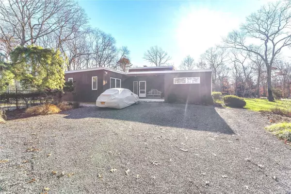 Westhampton, NY 11977,4 East Ridge