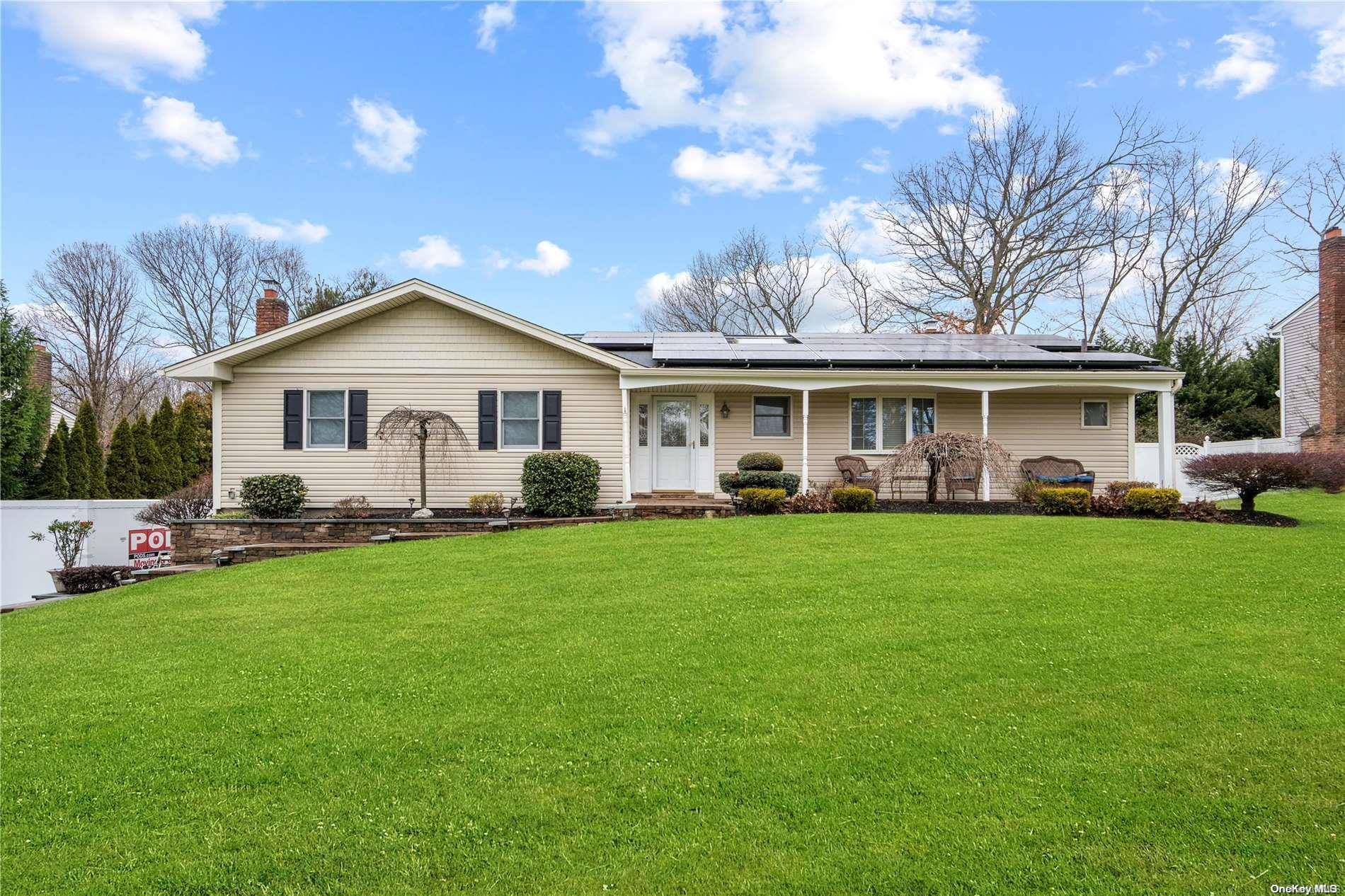 11 Gemini LN, Nesconset, NY 11767