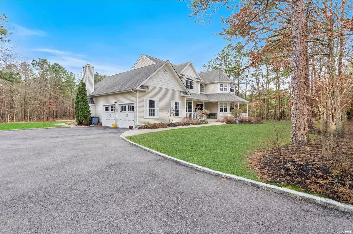 Manorville, NY 11949,9 Tee View CT