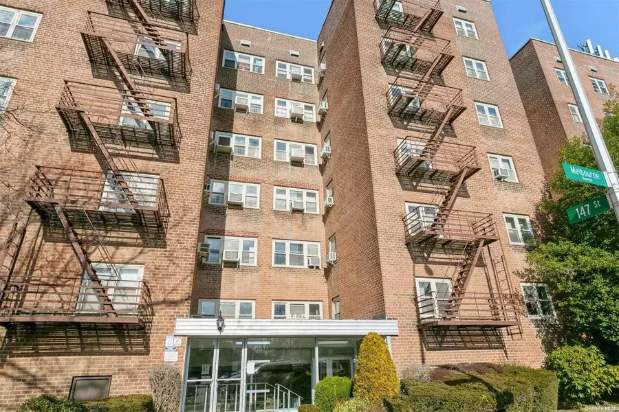 144-75 Melborne AVE #1H, Flushing, NY 11367