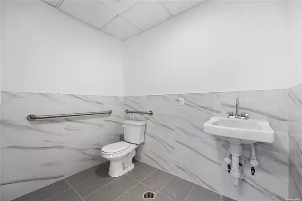 Flushing, NY 11355,133-20 41st RD #5A