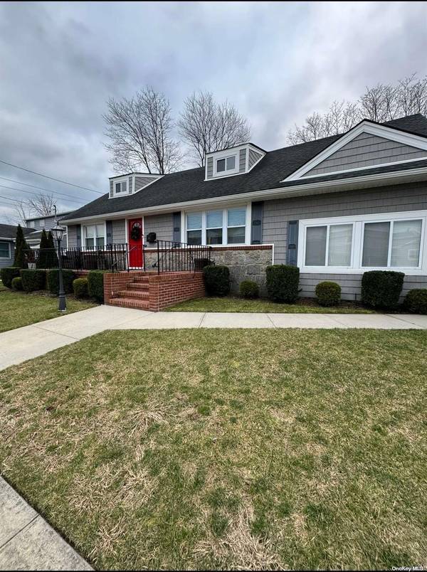 14 Southard DR #2, Island Park, NY 11558