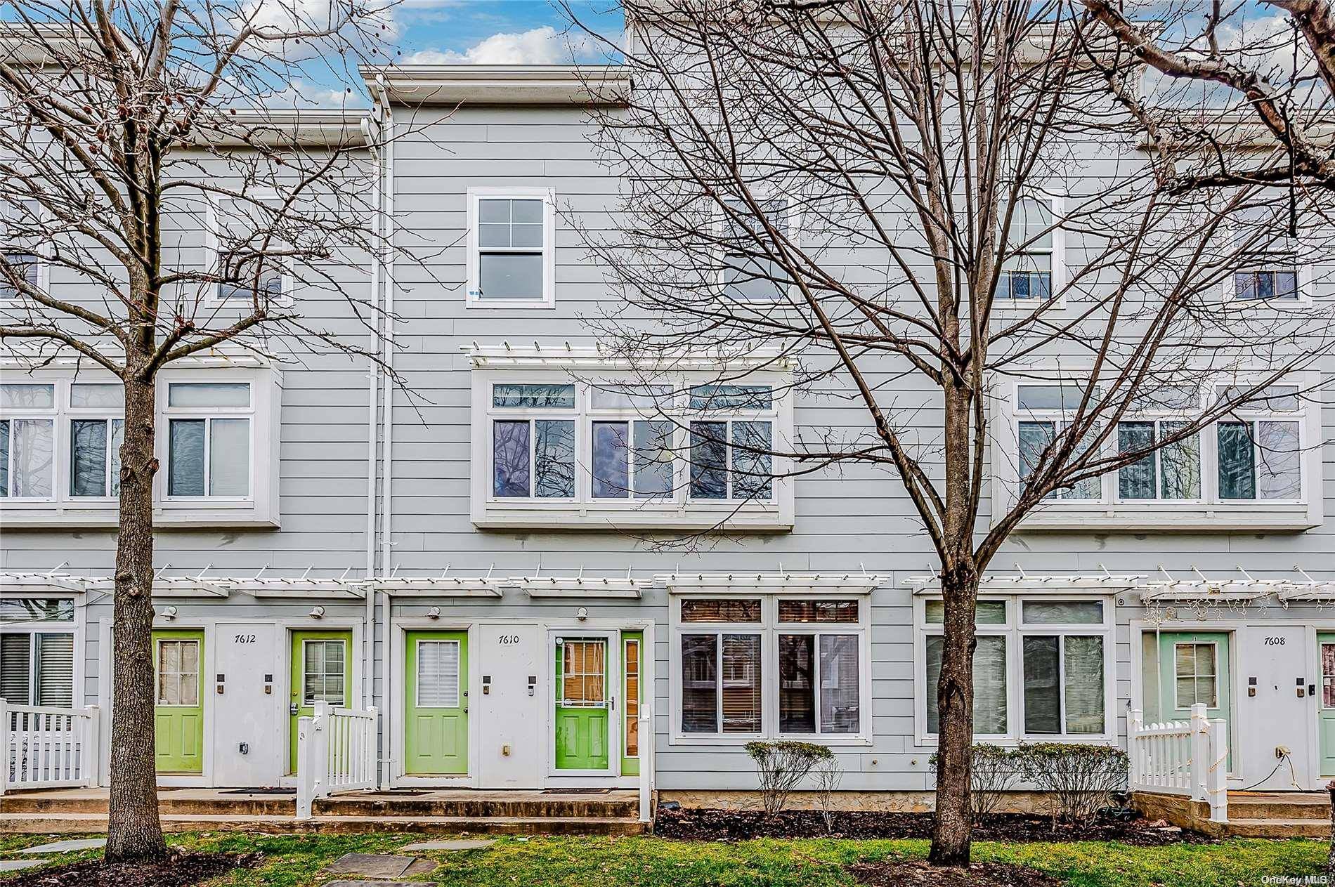 76-10 Aquatic DR, Arverne, NY 11692