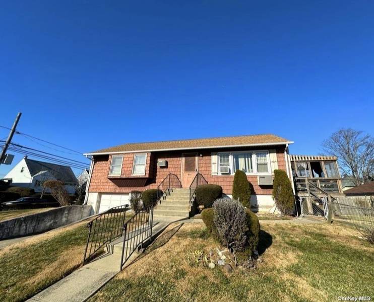 84 Casino ST, Freeport, NY 11520