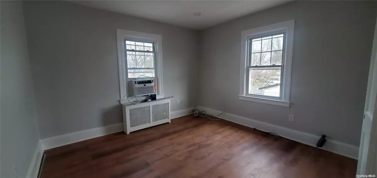 New Hyde Park, NY 11040,656 6th AVE