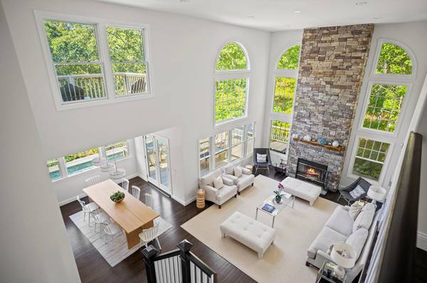 6 Ocean View Pkwy, Southampton, NY 11968