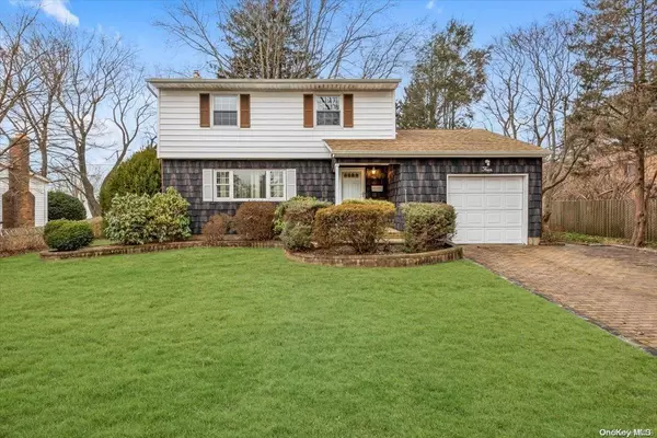 Commack, NY 11725,4 Mohawk LN