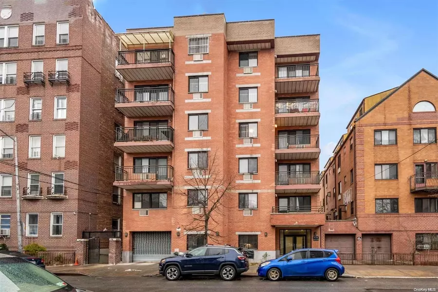 91-06 Whitney AVE #2A, Flushing, NY 11373