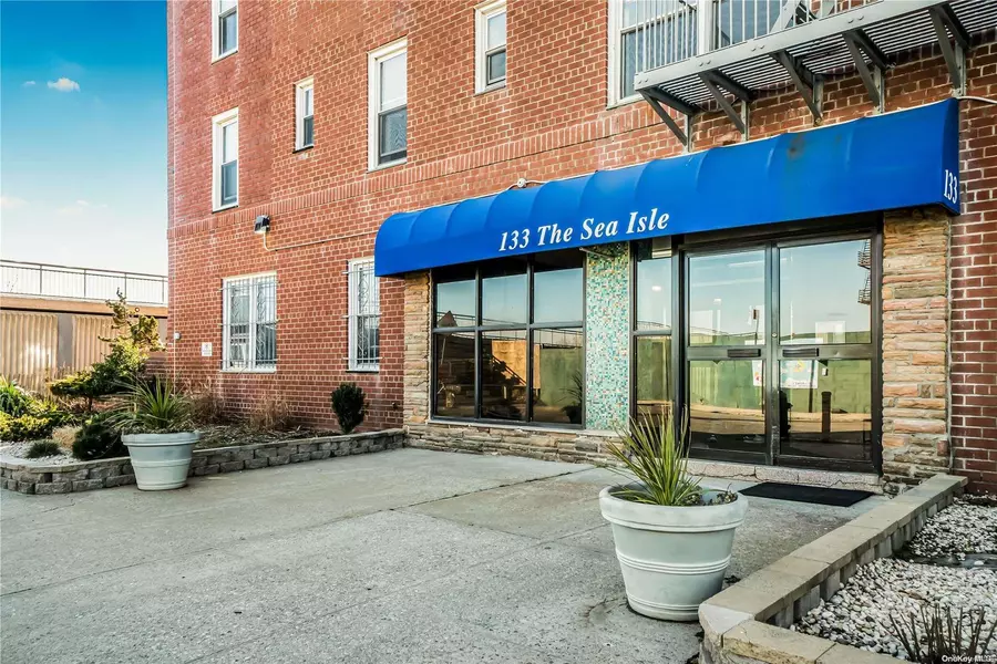 133 Beach 120 ST #3F, Rockaway Park, NY 11694