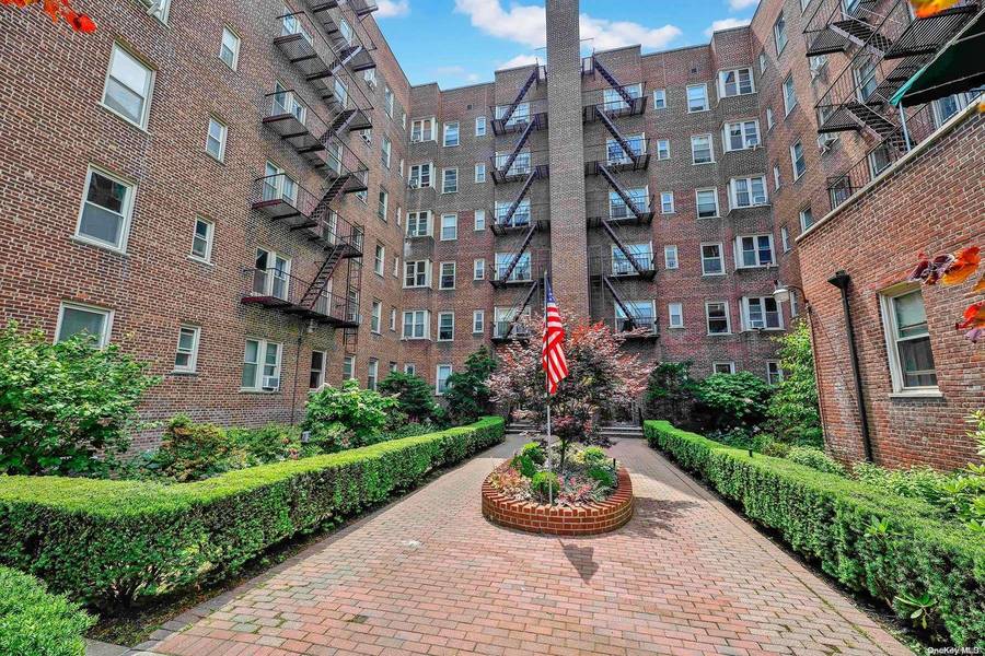 8449 168th ST #5D, Jamaica Hills, NY 11432