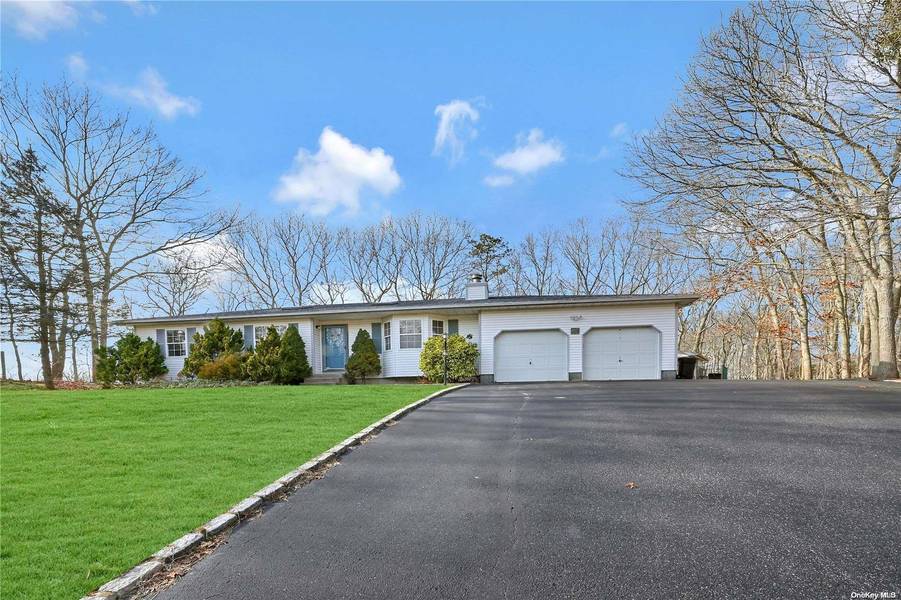 150 Ellen ST, Riverhead, NY 11901