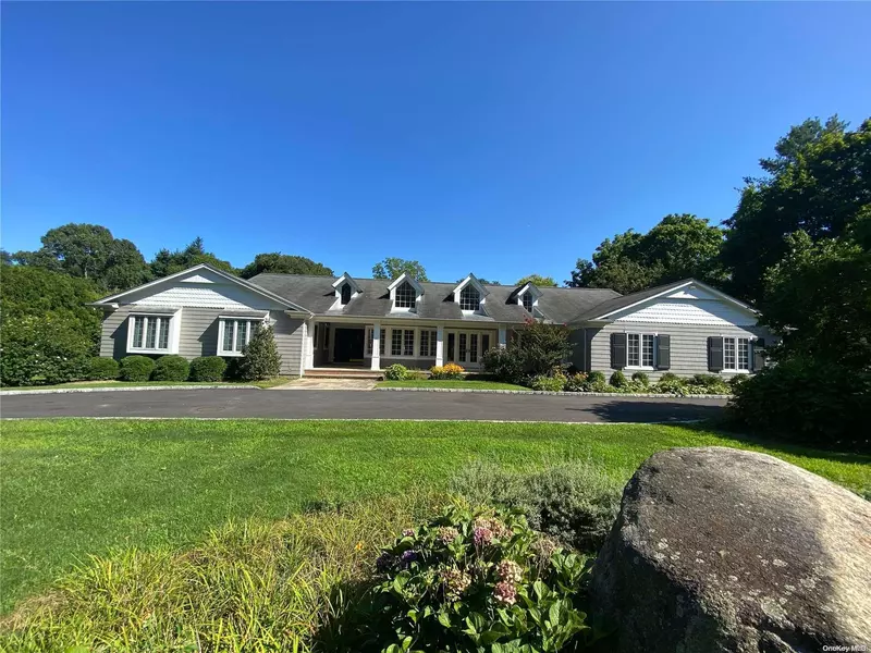 5 Grouse LN, Lloyd Harbor, NY 11743