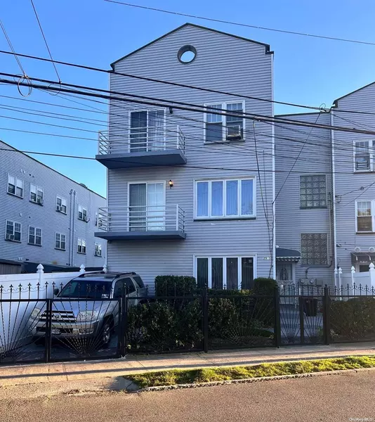 29-15 Brookhaven AVE, Far Rockaway, NY 11691