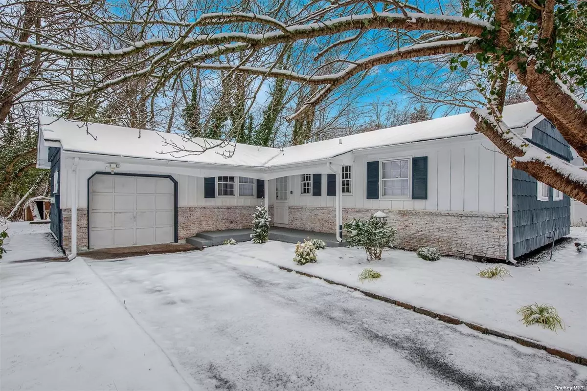 East Setauket, NY 11733,6 Spyglass LN