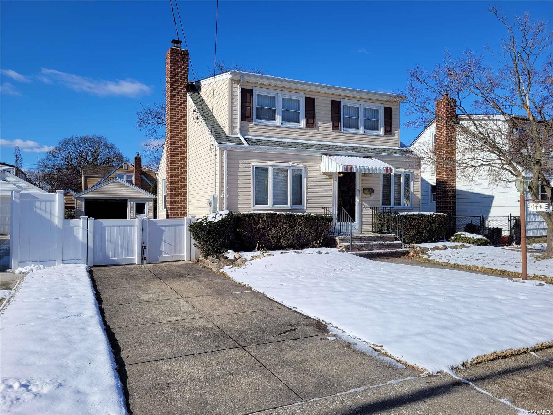 144 Frame ST, Franklin Square, NY 11010