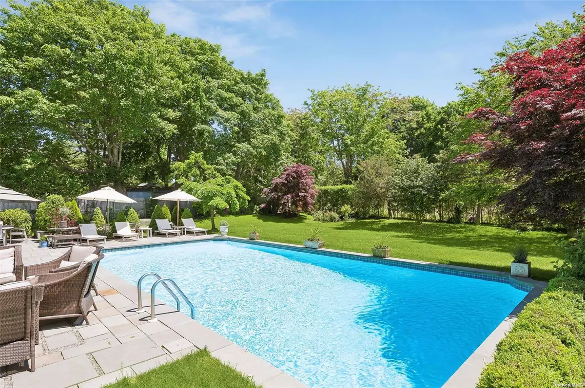 Southampton, NY 11968,686 Hill ST