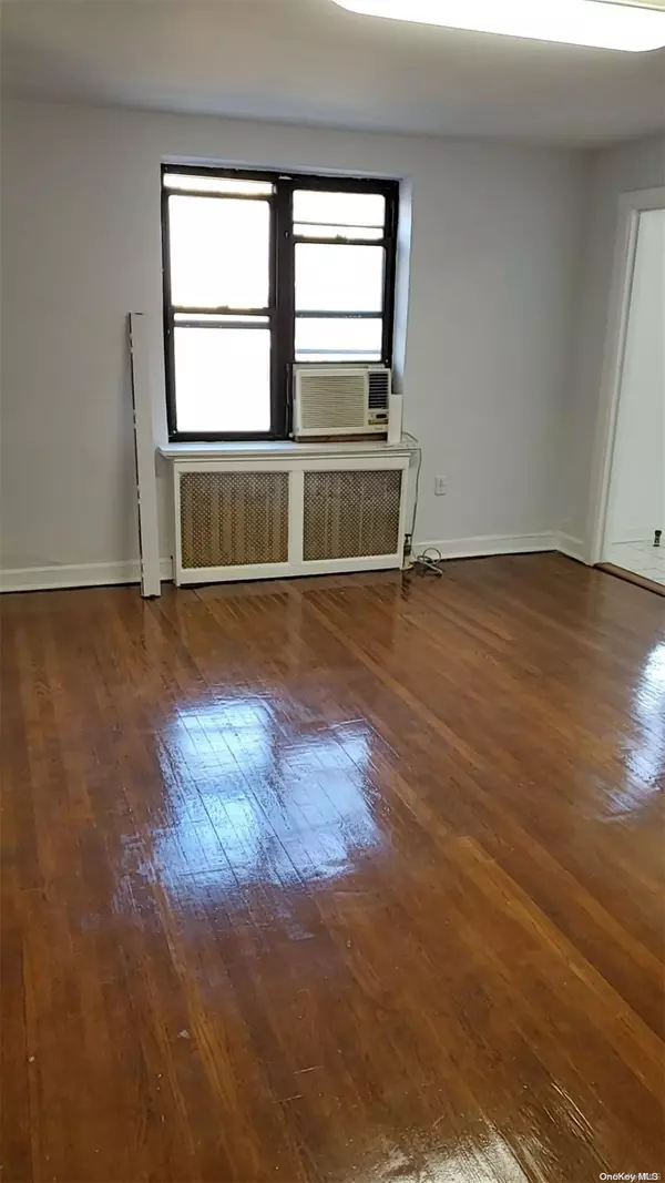 42-02 Layton ST #607, Elmhurst, NY 11373