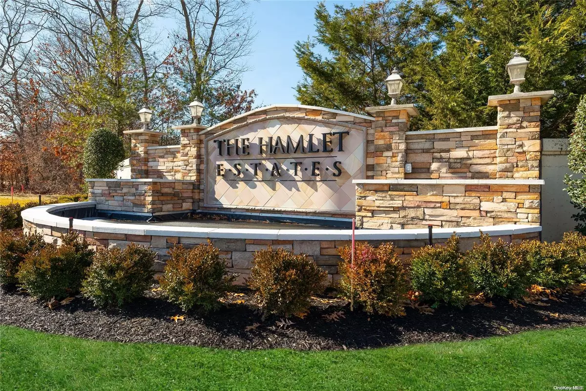 Saint James, NY 11780,22 Hamlet Woods DR