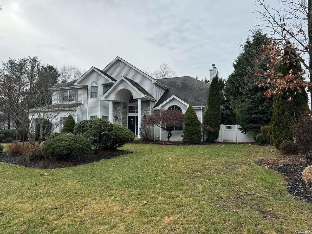 Lake Grove, NY 11755,8 Park View LN