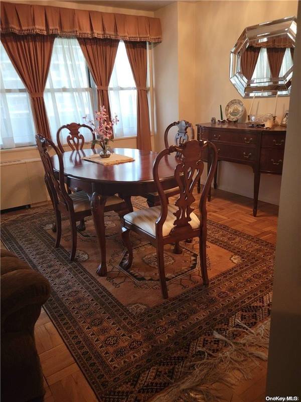 Bayside, NY 11360,18-05 215 ST #7G