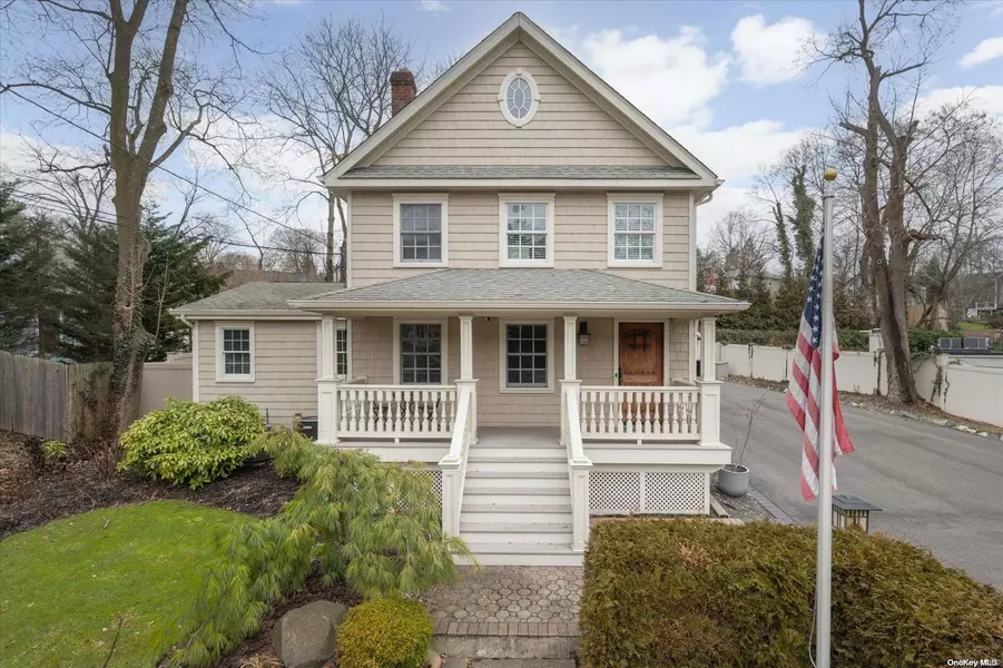 113 Woodbury RD, Huntington, NY 11743