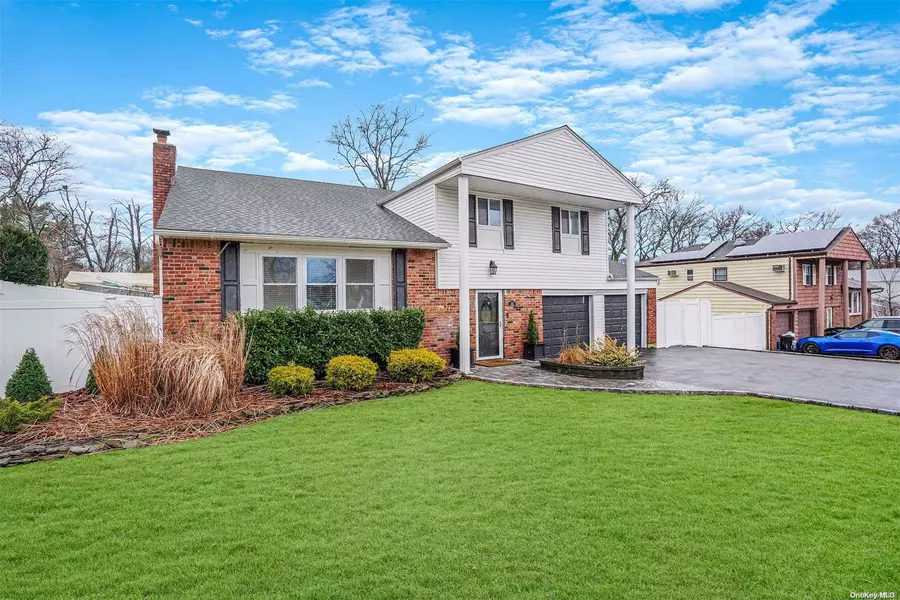 35 Linden ST, Selden, NY 11784