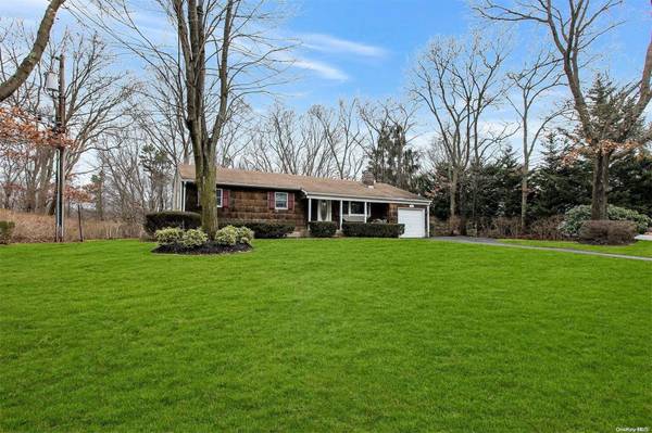 Smithtown, NY 11787,3 Maylin CT