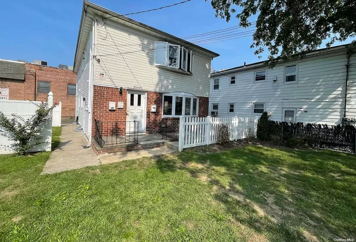 Little Neck, NY 11362,254-01 Pembroke AVE #2