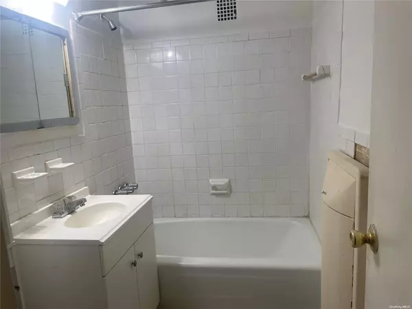 Jamaica, NY 11436,89-00 170 ST #2N