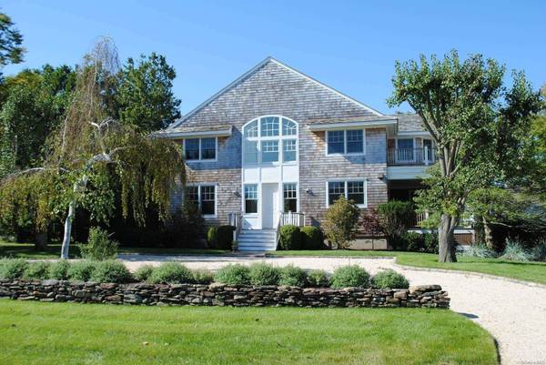 35 Quaquanantuck LN, Quogue, NY 11959