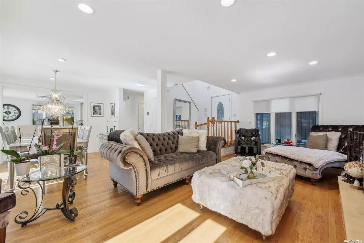 Commack, NY 11725,72 Shinbone LN