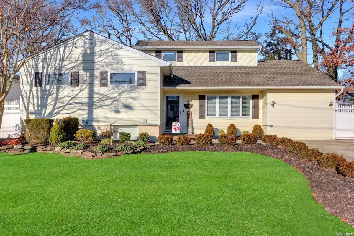 Massapequa Park, NY 11762,133 Walnut ST