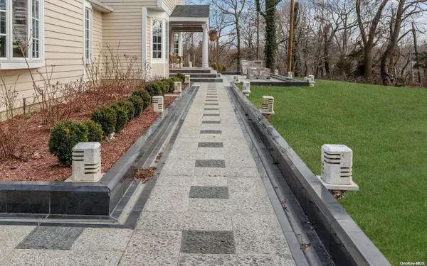 Setauket, NY 11733,7 Old Field RD