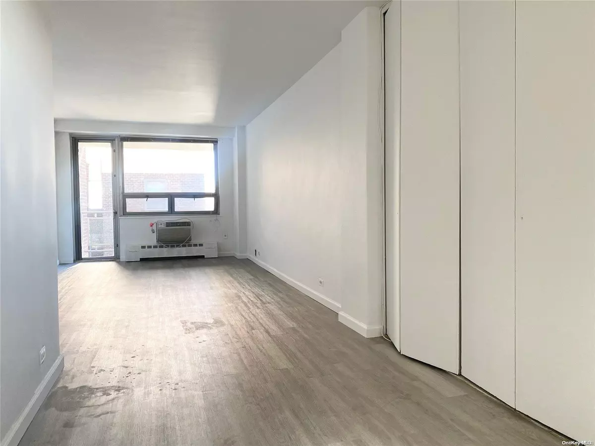 Rego Park, NY 11374,61-25 97th ST #11H