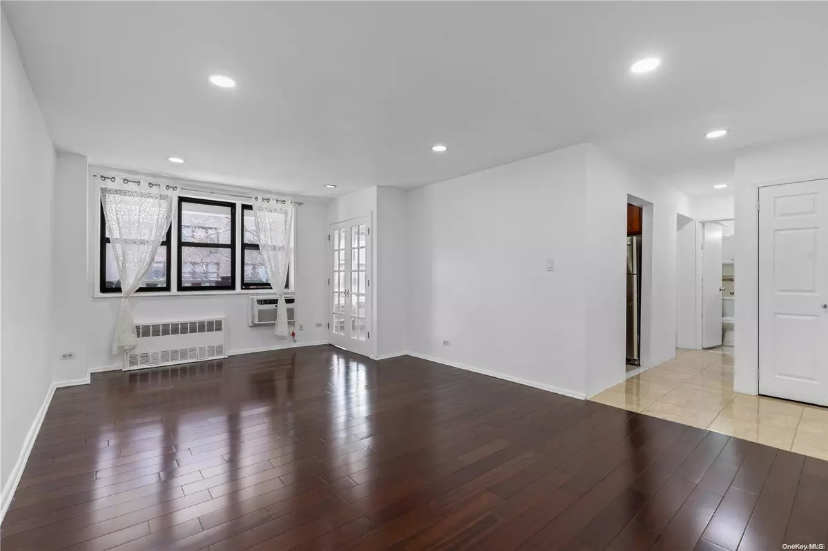 Jackson Heights, NY 11372,37-30 73rd St #2D