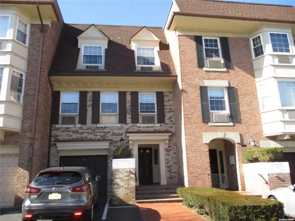14-10 Bonnie LN #83M,  Bayside,  NY 11360
