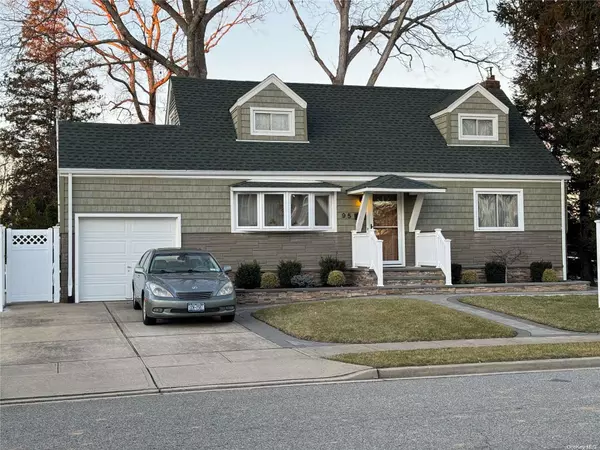 Massapequa Park, NY 11762,95 Lindbergh ST