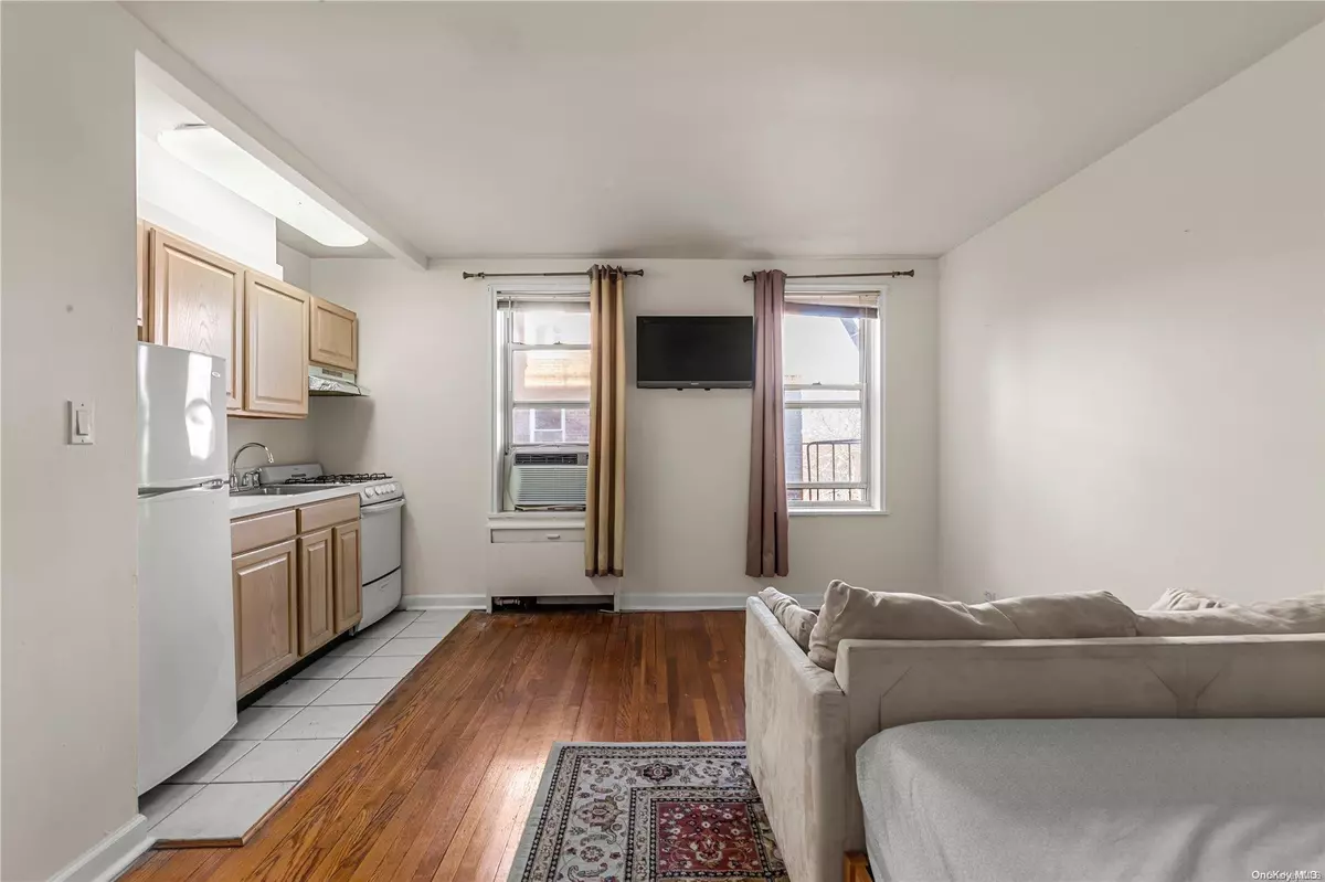 Forest Hills, NY 11375,72-81 113th ST #5U